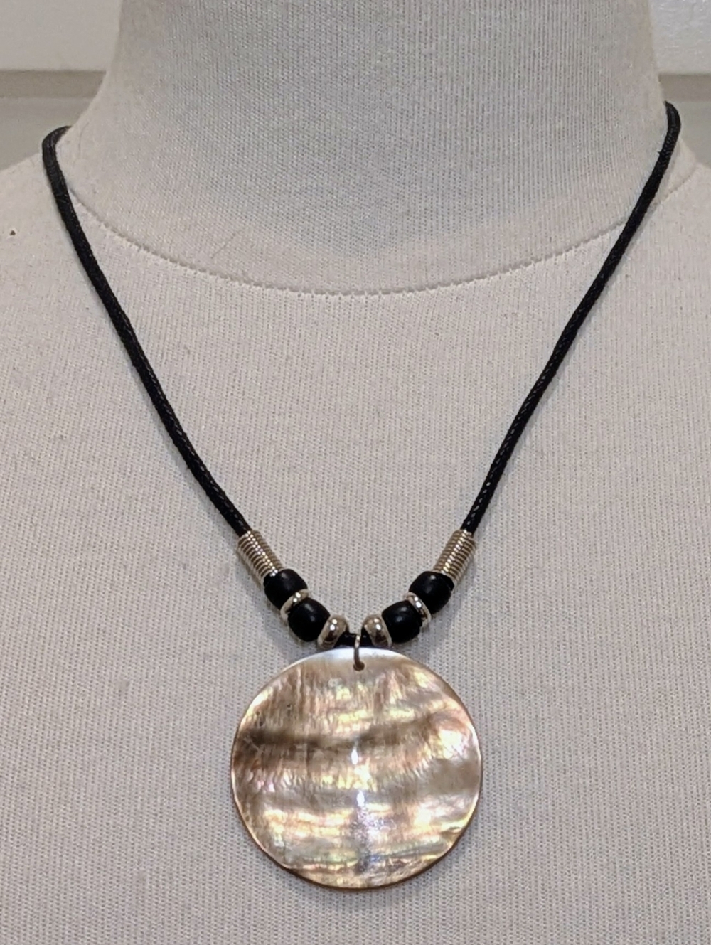 EUC Y2K Mother Of Pearl Centerpiece 19" Vintage Rope Necklace